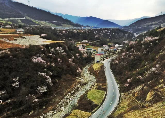 茂县土门镇gdp_冬闲变冬忙 茂县土门掀起人畜饮水管道建设热潮(3)