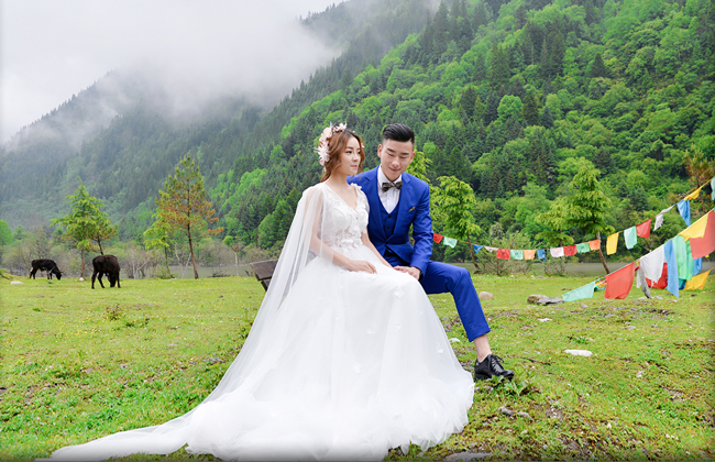 情侣带婚纱_动漫婚纱情侣头像(3)
