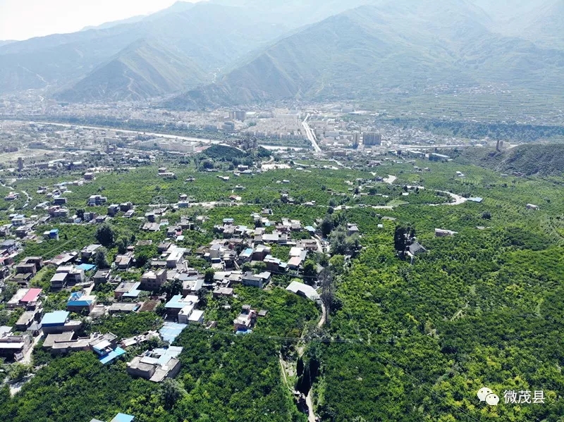 茂县海拔高低悬殊大,垂直气候和地区气候明显,日照充足,四季明显